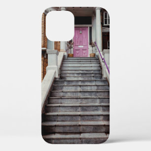 WITTE CONCRETE HUIS MET GESLOTEN PAARSE HOUTEN iPhone 12 HOESJE