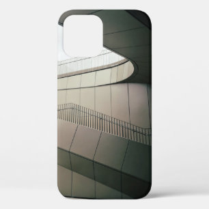 WITTE CONCRETE STAIRS MET GRIJS METAALRAILS iPhone 12 HOESJE