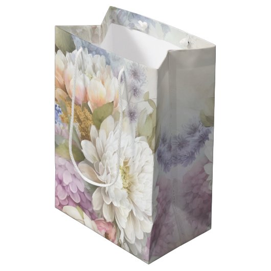 Witte Dahlia met Paarse en Blauwe Accenten Medium Cadeauzakje (Voorkant Gekanteld)