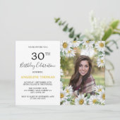 Witte Daisy Bloemen Greenery Foto Verjaardag Kaart (Staand voorkant)