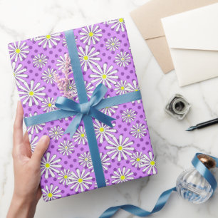 Witte daisy bloemen op een polka dot achtergrond cadeaupapier