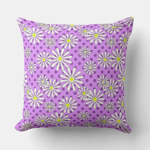 Witte daisy bloemen op een polka dot achtergrond kussen
