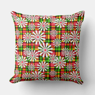 Witte daisy bloemen op een rood groene geruite rug kussen