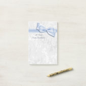 Witte Damast en Blauwe Nabootsing Boog Post-it® Notes (Op bureau)