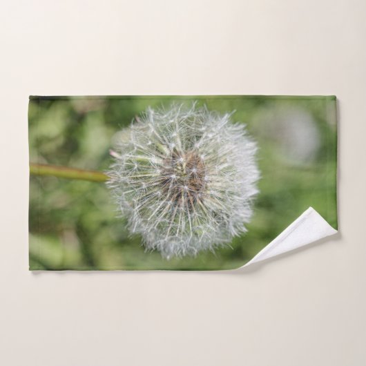 Witte dandelion bloem op groen gras handdoek (Handdoek)