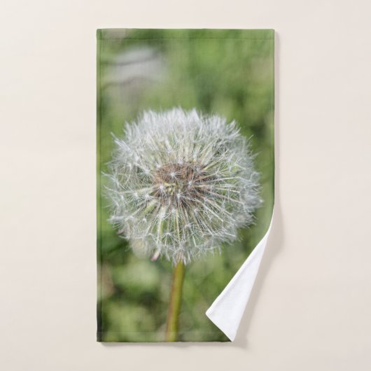 Witte dandelion bloem op groen gras handdoek (Handdoek)