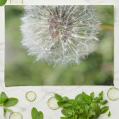 Witte dandelion bloem op groen gras theedoek (Gevouwen)