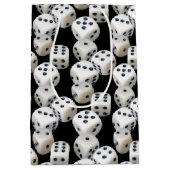 Witte dobbelstenen op zwart medium cadeauzakje (Voorkant)