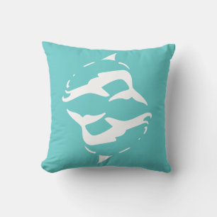 witte DOLFINSSEN op een turquoise blauwe kussen