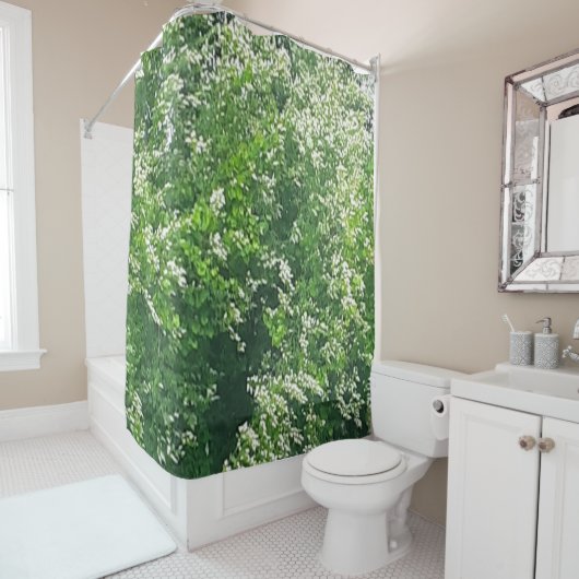 Witte douchegordijn met bloemen (In situ)