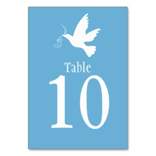 Witte duif vogel bruiloft of gelegenheid tafel num kaart