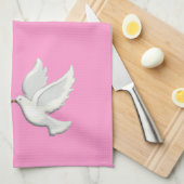 Witte duiven op roze keukenhanddoek (Quarter Fold)