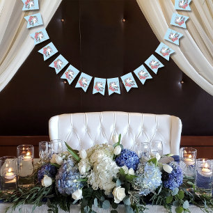 Witte eenhoorn roze bloemen blauw vlaggetjes