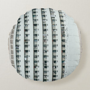 WITTE EN BLAUWE CONCRETE BOUW ROND KUSSEN
