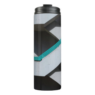 WITTE EN BLAUWE CONCRETE BOUW THERMOSBEKER