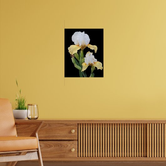 Witte en Gele Irissen Bloemstuk Poster (Woonkamer 2)