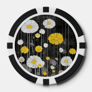 Witte en gele madeliefjes op grijs zwart poker chips