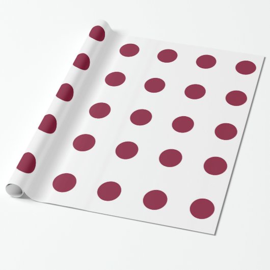 Witte en maroon Polka Dot Wrapping Paper Cadeaupapier (Uitgerold)