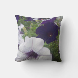 Witte en Paarse Petunias Buitenkussen