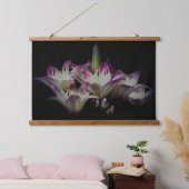 Witte en rode Lily bloemen Hangend Wandkleed (Slaapkamer)
