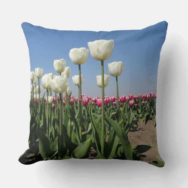 Witte en roze Tulps Field Sierkussen (Voorkant)