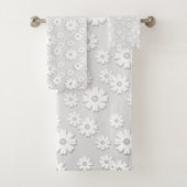 Witte en Zilvergrijze Floral Bad Handdoek (Insitu)