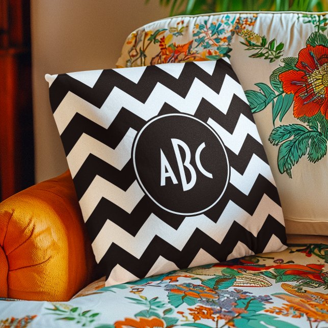 Witte en zwarte Chevron Monogram Kussen (White and Black Chevron Monogram Throw Pillow)