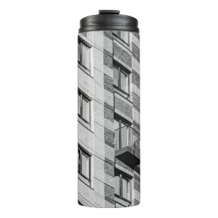 WITTE EN ZWARTE CONCRETE BOUW THERMOSBEKER