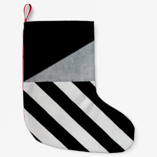 Witte en zwarte diagonaal gestreepte verf op de wa kleine kerstsok