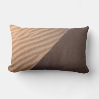 Witte en zwarte strips kussen