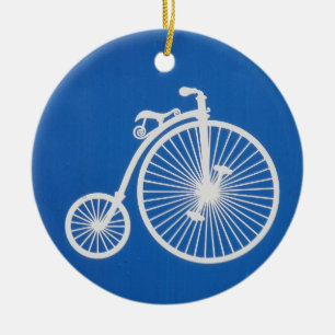 witte fiets op blauw keramisch ornament