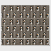 Witte gans gluren uit grillig houten gat cadeaupapier (Vlak)