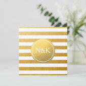 Witte & Gouden Folie Gestreepte Huwelijksuitnodigi Kaart (Staand voorkant)