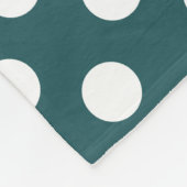Witte haarpunten op blauwgroen fleece deken (Hoek)