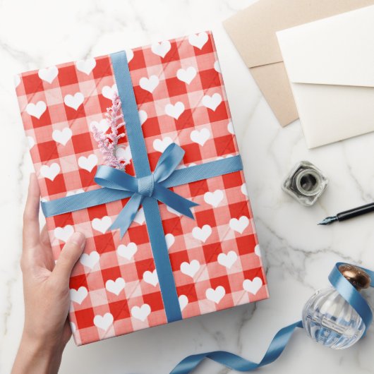 Witte harten op gewatteerde gingham cadeaupapier (Geschenken)