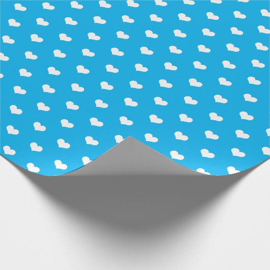 witte harten op verpakkingspapier van aqua cadeaupapier (Hoek)