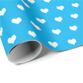 witte harten op verpakkingspapier van aqua cadeaupapier (Rol Hoek)