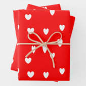 Witte harten patroon op rood inpakpapier vel (In situ)