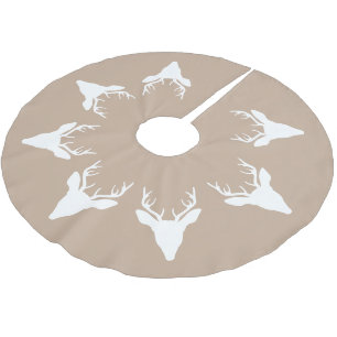 Witte herten koppen silhouetten op beige kerstboom rok