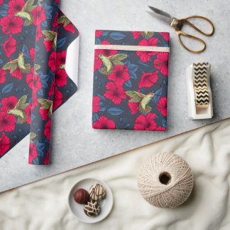 Witte Hibiscus Tropisch Bloempatroon Cadeaupapier