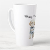 Witte hond in blauwe trui Kerstmis Latte Mok (Linkerhoek)