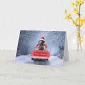 Witte Hond in de Sneeuw zittend in Kersttruck Kaart (Gele Bloem)