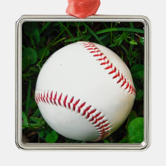 Witte honkbal met rood getikt metalen ornament (Voorkant)