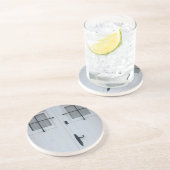 Witte houten deur met zwarte, witte, strijkbanden zandsteen onderzetter (Zijkant)