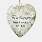 Witte Hydrangea Verloving Keramisch Ornament (Links)