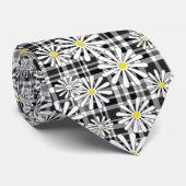 Witte kamille bloemen op zwart wit geruit door stropdas (Opgerold)
