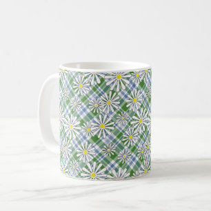 Witte kamillebloemen op een groen blauw geruit koffiemok