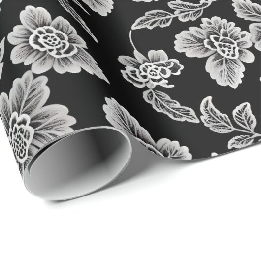 Witte kant bloemen op zwart cadeaupapier (Rol Hoek)