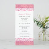 Witte kant op de rackkaart van het coraalroze brui programma (Staand voorkant)