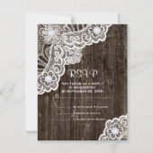 witte kant op oude houten bruiloft RSVP (Voorkant)